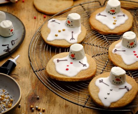 Melting Snowman Biscuits Snowman Biscuits, Melting Snowman, Melting Snowmen, Thermomix Recipes, Mouth Watering, Delicious Food, Christmas Cookies, A World, All Over The World