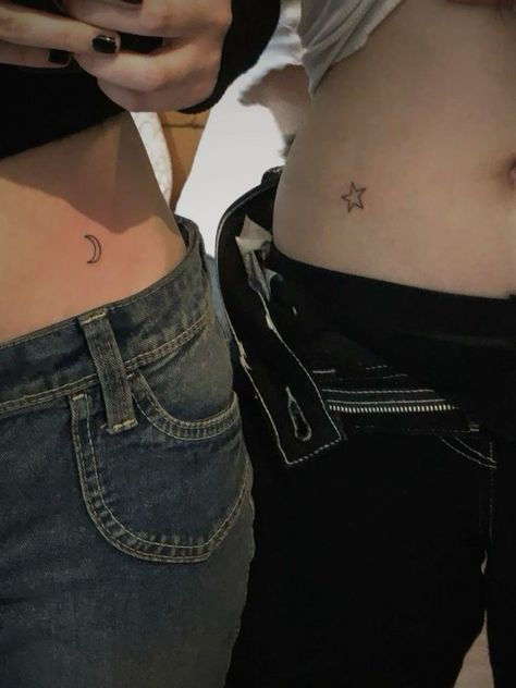 Small Dainty Tattoo, Dainty Tattoo Ideas, Tattoos Elegant, Small Dainty Tattoos, Vibrant Tattoos, Dainty Tattoo, Maching Tattoos, Matching Tats, Bestie Tattoo