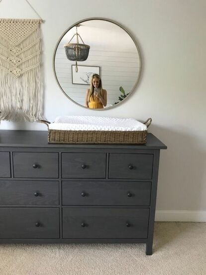 This past Sunday, my SIL and I made an ikea date! I was able to purchase the Hemnes dresser in a dark gray stain, it’s 63 inches long and only $279! Such a steal. I wanted to make it look like nicer quality so I switched out the knobs and I’m obsessed! I ordered the knobs off amazon which was another steal. It’s a 10 minute project, although assembling the dresser was kind of time consuming! Take a look! To get more of an idea if I was on the right track, I did a poll on Instagram an… Ikea Hemnes Dresser Gray, Dark Grey Bedroom Dresser, Gray Hemnes Bedroom, Grey Stained Dresser, Dark Grey Dresser Makeover, Dark Grey Dresser Bedroom, Grey Dresser Nursery, Gray Dresser Knobs, Grey Hemnes Dresser