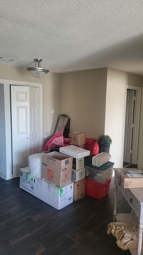 Moving sucks but so excited to be back in a house 🏠 Vision Board Pictures Moving Out, Shopping For New Apartment, Unpacking After Moving Aesthetic, Moving In Asethic, Besties Moving In Together, Move Into Apartment, Moved Out Aesthetic, Owning A House Aesthetic, Moving In New Apartment