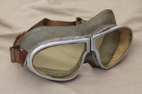 Lovely feel! WWII vintage Resistal aviator's goggles, pilot's flying goggles or motorcycle goggles Star Wars Goggles, Aviation Goggles, Air Pirates, Goggles Drawing, Luigi Kasimir, Yoshikazu Yasuhiko, Soldier Wife, Aviator Cap, Michael Morris