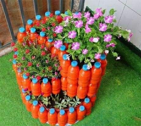 Plastic Bottle Planter, Spiral Garden, Brick Projects, Reuse Plastic Bottles, Plastic Bottle Flowers, Front Garden Landscape, Plastic Bottle Art, Diy Raised Garden, Raised Garden Beds Diy