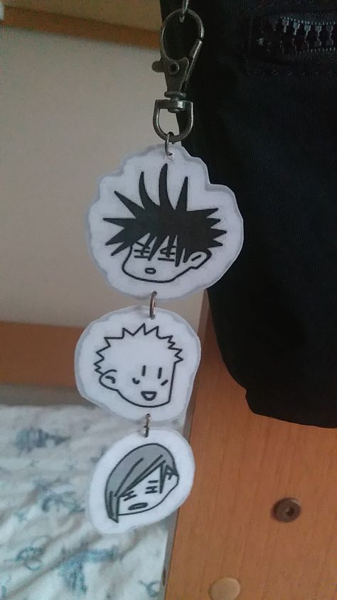 jujustu kaisen handmade key chain Key Chains Diy Handmade Paper, Key Chains Cute, Jjk Diy Crafts, Jujutsu Kaisen Diy Crafts, How To Make Key Chains Diy, Jujutsu Kaisen Crafts, Jujutsu Kaisen Keychain, Satosugu Keychain, Megumi Keychain