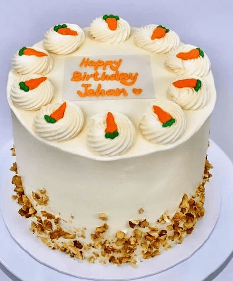 Carrot Design Cake, Carrot Cake Designs, Decorated Carrot Cake, Carrot Cake Design, Carrot Birthday Cake, Batman Cake Topper, Carrot Cakes, Batman Cake, Cake Designs Images