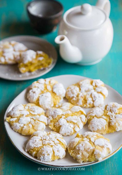 Cake Cookies Christmas, Gooey Butter Cake Cookies, Orange Crinkle Cookies, Butter Cake Cookies, Lemon Cookies Easy, Pizzelle Recipe, Gooey Butter Cookies, Lemon Crinkle Cookies, Lemon Cookies Recipes