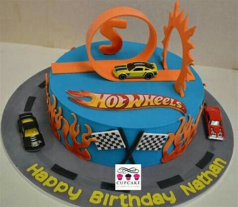 Hot Wheels Cupcakes, Hot Wheels Themed Birthday Party, Bolo Hot Wheels, Wheels Cake, Hot Wheels Cake, Wheel Cake, Hotwheels Birthday Party, Cakes Christmas, 6th Birthday Cakes