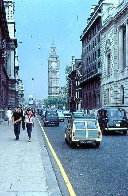 In the 1960s, London was a vibrant epicenter of cultural and social revolution, often referred to as Swinging London. 1960s London, Swinging London, London Aesthetic, London History, London Pictures, London Photographer, London Town, Old London, London Calling