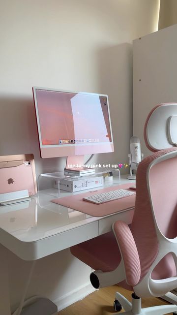 Pink Desk, Desk Inspiration, Office Room Decor, Study Room Decor, Gaming Room Setup, Cozy Room Decor, Style Deco, Room Makeover Bedroom, Home Office Setup