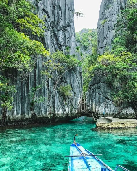 There's a Hidden Lagoon in the Philippines — and It's Like Something Out of a Dream Palawan Itinerary, Twin Lagoon, Coron Philippines, Coron Palawan Philippines, Philippine Travel, Coron Island, Philippine Holidays, Philippines Beaches, Coron Palawan