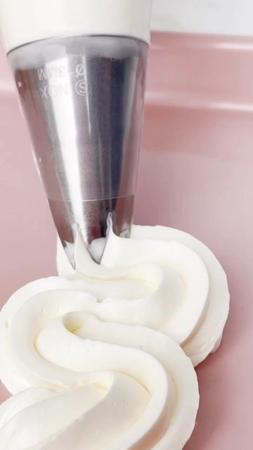 Liz Marek on Instagram: "Here’s how to make my simple Swiss meringue buttercream! 🧁 Swiss meringue buttercream has a great balance of sweetness, but it doesn’t taste like pure butter. It also is a very smooth buttercream because the sugar is dissolved with the egg whites! 227 g fresh egg whites about 8 454 granulated sugar 680 unsalted butter room temperature. 2 teaspoons vanilla extract 1/2 teaspoon salt Get the full recipe on my blog! Sugargeekshow.com https://sugargeekshow.com/news/swiss-m Frosting Cookies, Smooth Buttercream, Fondant Tips, Fresh Egg, Cakes And Pastries, Meringue Buttercream, Swiss Meringue Buttercream, Swiss Meringue, Dessert Toppings