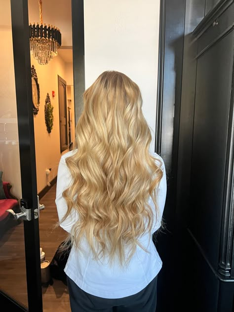 Golden Blonde Balayage On Blonde Hair, Light Golden Hair, Light Golden Blonde Hair, Yellow Blonde Hair, Warm Blonde Hair, Yellow Blonde, Summer Blonde Hair, Blonde Aesthetic, Hair Blond