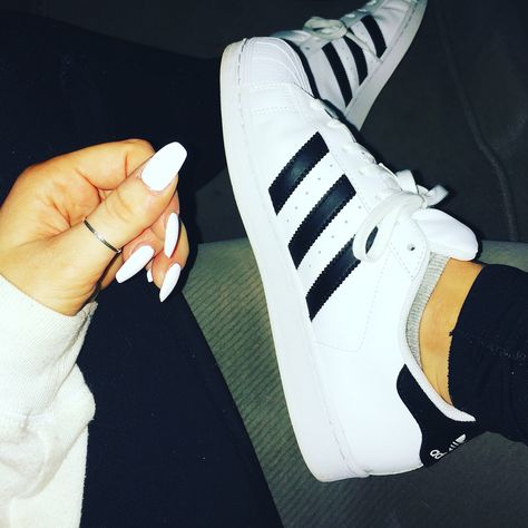 Adidas superstar and white ballerina nails ❤️ White Ballerina Nails, 2017 Tumblr Aesthetic, Adidas Aesthetic, Tumblr Girly Aesthetic 2013, Girl Hood, Vibes Tumblr, Summer Tumblr, Coachella 2016, 2010s Aesthetic