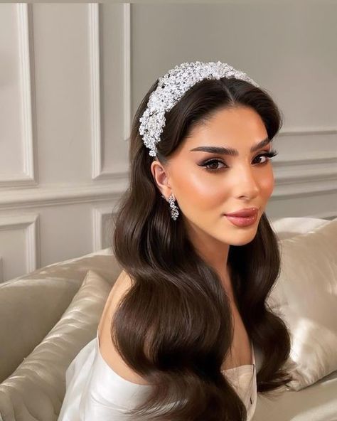 Elegant Hair Wedding, Tiara Bridal Hair, Bridal Hairstyles With Headpiece, 2024 Bride Hair, Hair Up Bride, Bride Looks Inspiration, Wedding Hair With Crown, Long Hairstyles Wedding, Hair Style Bride