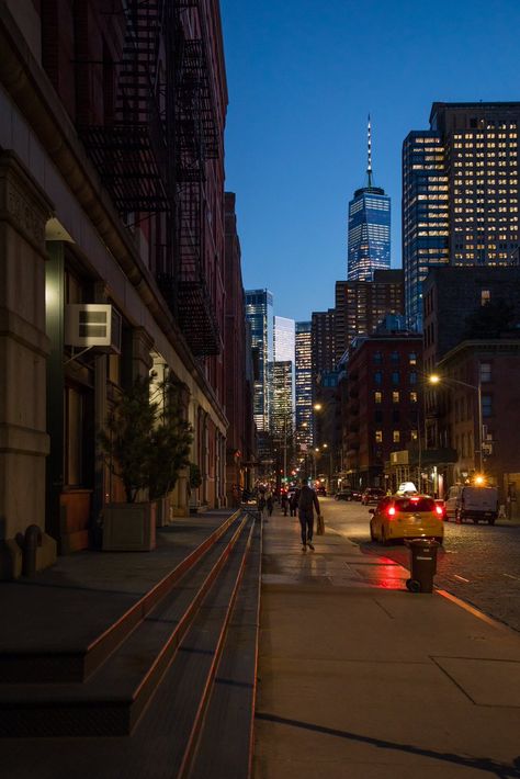 Seoul Night, Nyc At Night, Blur Picture, Nyc Night, New York Night, City Vibes, College Aesthetic, Nyc Street, Nyc Life