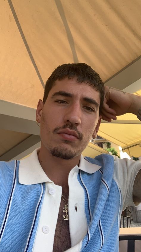 Summer Fits Men, Dress Pic, Hector Bellerin, Cool Accessories, Skater Boys, Cool Hairstyles For Men, Hair Icon, Fits Men, Soccer Guys