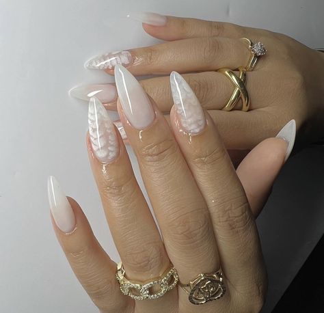 Cute Fall Nails, Aqua Nails, Sharp Nails, Punk Nails, Cute Nails For Fall, Gold And Silver Jewelry, Simple Acrylic Nails, Pearl Nails, Almond Acrylic Nails