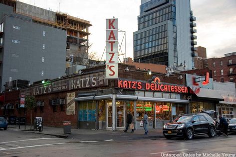 10 of the Most Iconic Film Scene Locations in NYC - Untapped New York New York Movie, Jewish Deli, New York January, When Harry Met Sally, Theater District, Film Locations, Washington Square Park, Restaurant New York, Nyc Photography