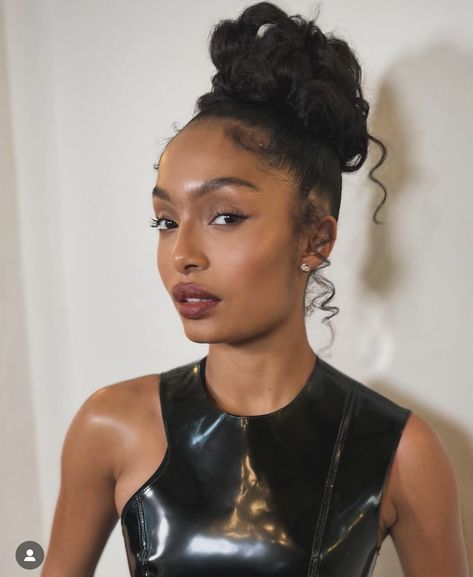 Yara Shahidi Aesthetic, Yara Shahidi Hairstyles, Yara Shahidi Style, Zoey Johnson, Yara Shahidi, Oscars Party, Hair Shows, Sleek Hairstyles, Art And Culture