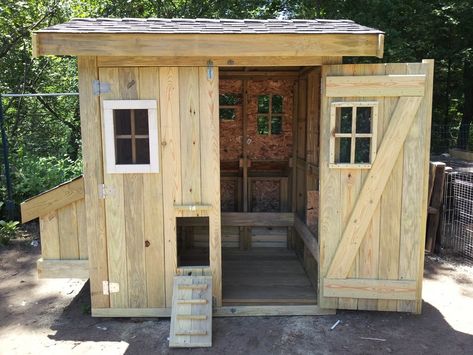 Dream Chicken Coop – TBN Ranch Chicken Keeping Resources Dream Chicken Coop, Chicken Coop Plans Free, Goose House, Chicken Coop Pallets, Walk In Chicken Coop, Chicken Coop Garden, Chicken Shed, Chicken Barn, Diy Chicken Coop Plans