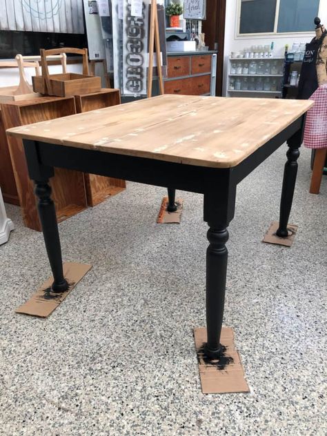 Black Farmhouse Table, Painted Farmhouse Table, Painted Dining Room Table, Black Dining Room Table, Black Kitchen Table, Painted Kitchen Tables, Painted Dining Table, Dining Table Makeover, Kitchen Table Makeover