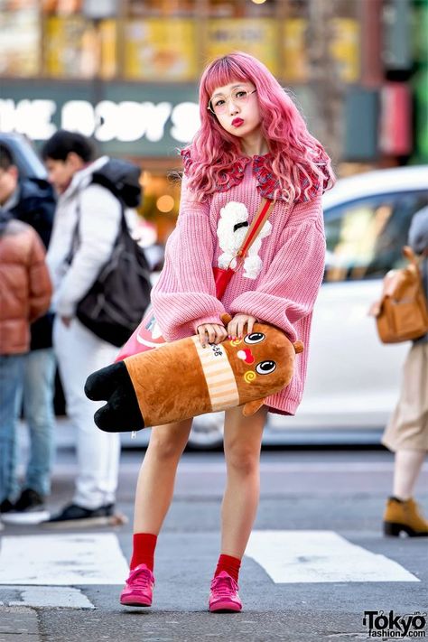 Japanese Fashion Street, Pink Harajuku, Tiger Sneakers, Harajuku Street Style, Japan Fashion Street, Estilo Harajuku, Japanese Stuff, Harajuku Street, Harajuku Fashion Street