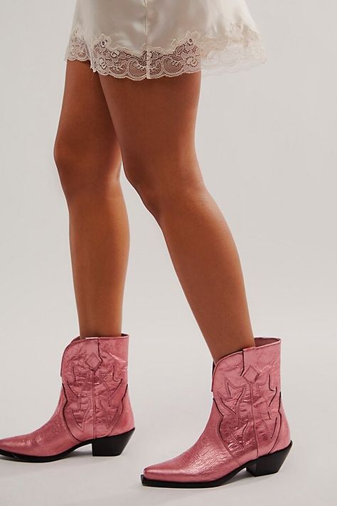 Way Out West Cowboy Boots Out West, Perfect Eyes, Boot Shoes Women, Boho Outfits, Western Fashion, Ankle Length, Cowboy Boots, Block Heels, Going Out