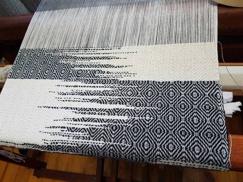 Rigid Heddle Weaving Patterns, Weaving Scarfs, Weaving Patterns Design, Cheap Home Decor Ideas, Twill Pattern, Weaving Tapestry, Saori Weaving, Weaving Loom Projects, Rigid Heddle Weaving