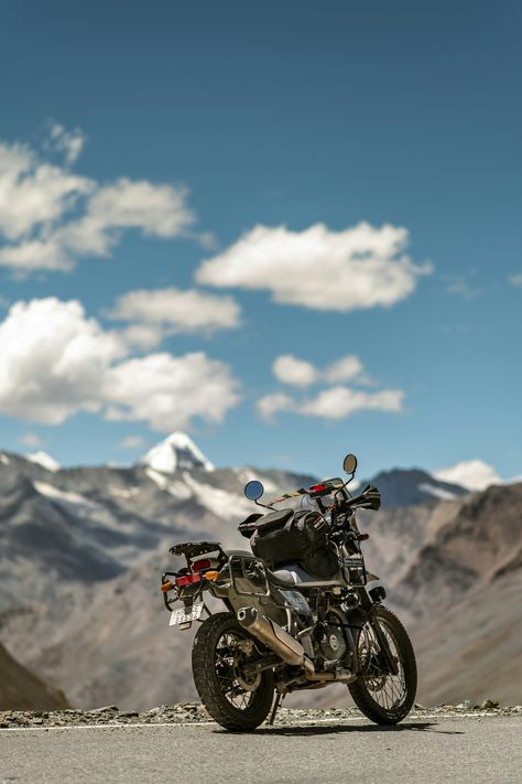 Himalayan Wallpaper Hd, Ladhak Wallpaper, Ladakh Wallpapers, Himalayan Royal Enfield, Images For Valentines Day, Bob Marley Art, Enfield Himalayan, Mountain Images, Bike Aesthetic