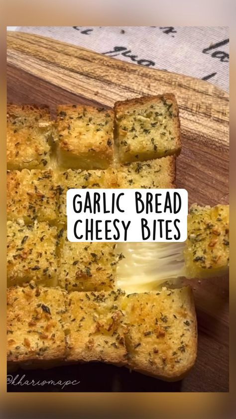 Diy Savory Snacks, Savory Quick Bread Recipes Easy, Easy Cheesy Recipes Snacks, Easy Dinner Snacks Appetizers, Savory Snack Recipes Easy, Things To Make With Garlic, Garlic Bread With Cheese Recipes, Yummy Homemade Snacks, Garlic Food Recipes