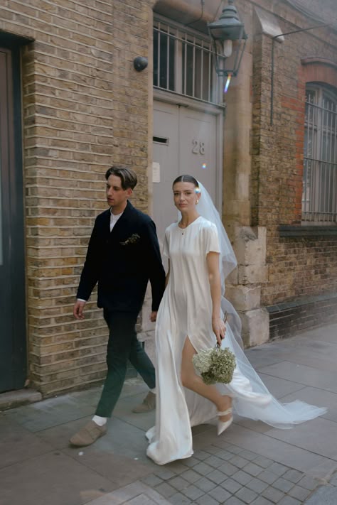 Urban Chic: Lena Medoyeff Dress in ActionStriding confidently down a Shoreditch street, this bride brings a touch of elegance to the urban landscape in her stunning Lena Medoyeff gown and hydrangea mono bouquet. Photography by Ruth Atkinson. Colombian Wedding, Hydrangea Bouquet Wedding, Bouquet Photography, Humble Pie, Unique Wedding Photography, Indie Wedding, Wedding Dress Pictures, Documentary Wedding Photography, Retro Wedding