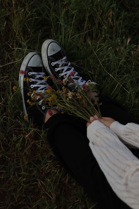 Katelyn + Core + Aesthetic, Mercy Aesthetic, Converse Shoes Aesthetic, Converse Aesthetic, Weird Photography, Grunge Pictures, Girls Converse, Aesthetic Grunge Outfit, + Core + Aesthetic