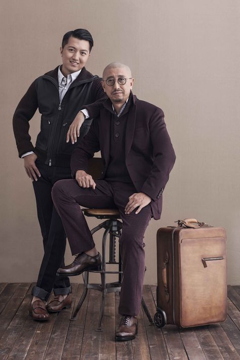 Grandfather Photoshoot, Father And Son Photography Older, Father Son Portraits, Brother Poses, Business Man Photography, Father Son Photos, Sibling Photo Shoots, Father Daughter Photos, Son Photo Ideas