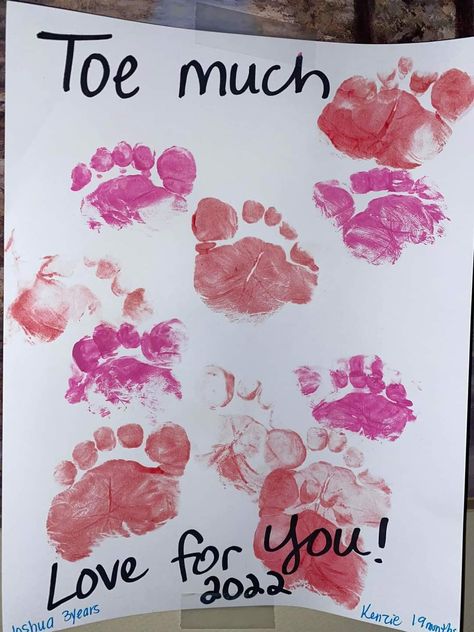 1 Year Valentine Crafts, Babies Valentines Day Craft, Valentine's Day Baby Crafts, Valentines Day Cards From Toddlers, Valentines Day Art For Babies, Valentines Day Infant Art, Cute Baby Valentine Crafts, Easy Baby Valentines Crafts, Daycare Crafts Valentines Day