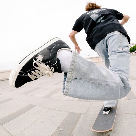 Skate Style Men, Converse One Star Outfit Men, Converse One Star Outfit, Converse Photoshoot, Shoes Moodboard, Skater Style Men, Converse One Star Pro, Converse Pro Leather, Converse Cons