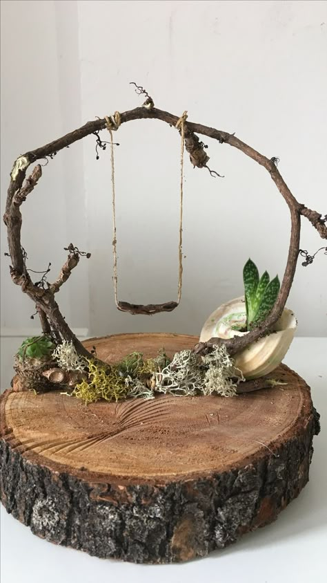 Fairy Garden Furniture, نباتات منزلية, Fairy House Diy, Fairy Garden Crafts, Fairy Garden Designs, Fairy Furniture, Faeries Gardens, Deco Nature, Fairy Tree