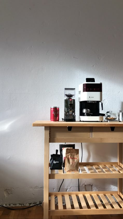 Coffee Machine In Bedroom, Mini Espresso Bar, Coffee Cart Apartment, Förhöja Coffee Bar, Coffee Station Ikea, Ikea Coffee Station, Espresso Machine Station, Espresso Machine Aesthetic, Coffee Bar Cart Ideas