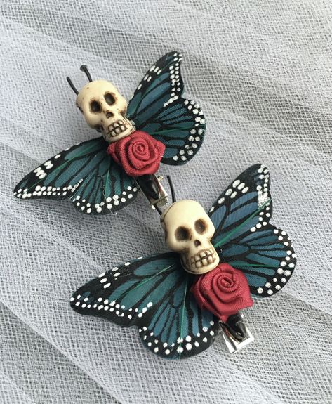 Halloween Hair Clips Diy, Gothic Green, Halloween Hair Accessories, Gothic Hair Accessories, Gothic Hair, Felt Hair Accessories, Diy Skulls, Butterfly Hair Accessories, Skull Butterfly