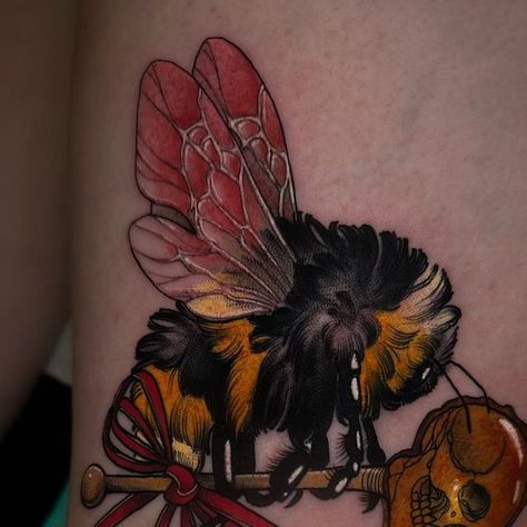 S H A E M O T Z on Instagram: "The fuzziest bee serving some honey into tea (teacup not by me) .. Thanks Louise! #illustration #lifeofanartist #yegarts #art #mothernature #tattooartist #flowertattoo #design #custom #customdesign #colortattoo #neotraditionaltattoo #neotraditional #girlswithtattoos #girlswhotattoo #beetletattoo #bumblebee #bumblebeetattoo #illustrativetattoo #yegtattooartist #edmontontattooartist #yegtattoos #tinytattoo #savethebees #smalltattoo" Bumble Bee Tattoos, Bumble Bee Tattoo Ideas, Bee Tattoo Ideas, Beetle Tattoo, Bumble Bee Tattoo, Insect Tattoo, Tattoo Cover Up, Bee Tattoo, Tattoo Cover-up