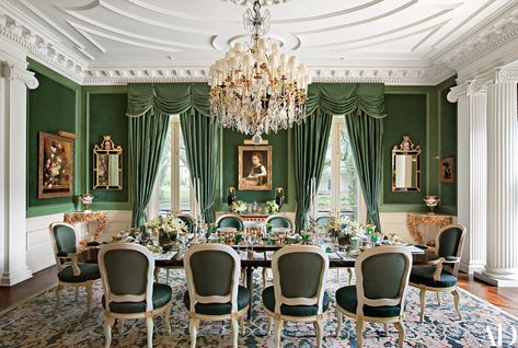 Look Inside a French Neoclassical-Style Mansion in New Orleans Photos | Architectural Digest French Interior Design, Neoclassical Interior, Alexa Hampton, Traditional Dining Room, Elegant Dining Room, French Interior, Traditional Interior, Elegant Dining, Neoclassical