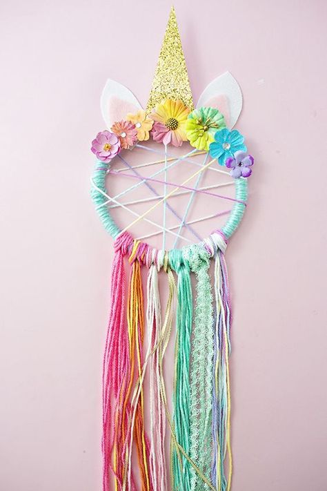 hello, Wonderful - DIY UNICORN DREAMCATCHER Unicorn Diy, Dreamcatcher Diy, Atrapasueños Diy, Diy Hanging Shelves, Diy Unicorn, Unicorn Crafts, Wine Bottle Diy Crafts, Wine Bottle Diy, Wine Bottle Crafts