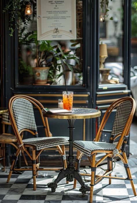 What is a Bistro? Your Cozy Corner for Culinary Delights Vintage Bistro Interior Design, Bistro Aesthetic, French Bistro Decor, French Cafe Chairs, French Bistro Kitchen, French Coffee Shop, Bistro Table And Chairs, Bistro Interior, Bistro Decor