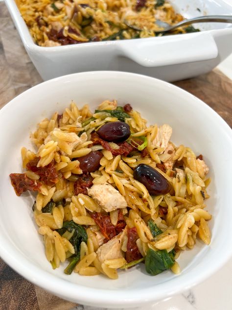 Anti-inflammatory Tuscan Chicken Tuscan Chicken Pasta, Chicken Pasta Bake, Dairy Free Dinner, Tuscan Chicken, Rotisserie Chicken Recipes, Healthy Recipies, Wellness Recipes, Entree Recipes, Crock Pot Cooking