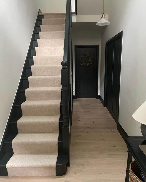 Black Painted Staircase With Runner, Oatmeal Carpet, Black Stair Treads, Hallway Wall Colors, Dark Staircase, Black And White Stairs, House Entryway, Black Hallway, Black Staircase