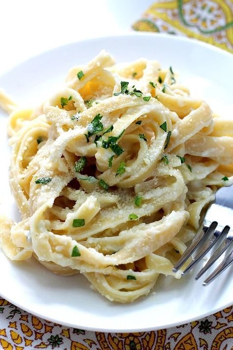 recetas de pasta fetuccini alfredo Pasta Fetuccini, Pasta Alfredo Receta, Cauliflower Alfredo Sauce Recipe, Fetuchini Alfredo, Fetuccini Alfredo, Cauliflower Alfredo Sauce, Garlic Cauliflower, Cauliflower Alfredo, Pasta Alfredo