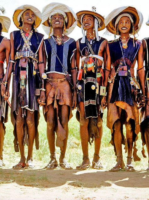 Wodaabe Tribe, African Art Projects, Africa People, Blue Eyed Men, African Dance, African Paintings, African People, African History, African Culture