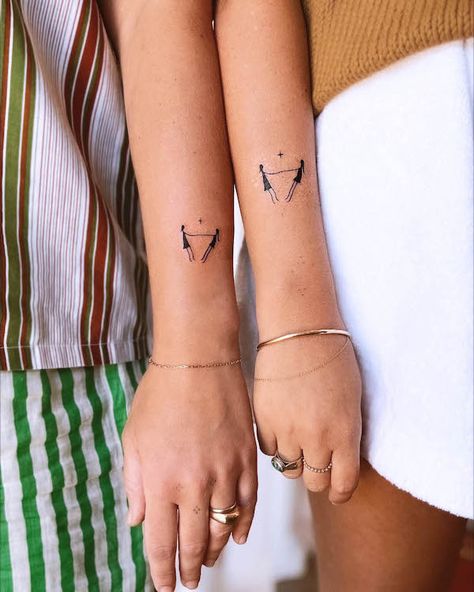 Sister Tattoos With Meaning, Matching Tattoos For Best Friends Unique, Meaningful Sister Tattoos, Tattoos For Sisters, Cute Sister Tattoos, Small Sister Tattoos, Sisters Tattoo, Bestie Tattoo, Matching Sister Tattoos