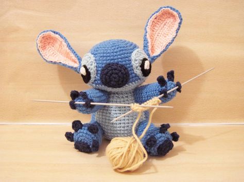 Free Amigurumi Stitch Pattern Stitch From Lilo And Stitch, Lilo Und Stitch, Lilo Et Stitch, Knitted Toys, Crochet Dolls, Crochet Animals, Lilo And Stitch, Crochet Yarn, Single Crochet