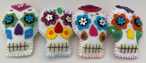 Sugar Skull Banner, Sugar Skull Crafts, Felt Skull, Craft For Halloween, Skull Decorations, Mini Hama Beads, Sugar Skull Decor, Sugar Skull Halloween, Creative Pumpkin Carving