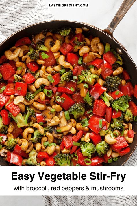 Cashew Veggie Stir-Fry Seasonal Dinner Recipes, Easy Vegetable Stir Fry, Broccoli And Mushrooms, Mushroom Broccoli, Light Pasta, Hearty Vegetable Soup, Vegetarian Recipes Lunch, Fried Mushrooms, Fry Sauce