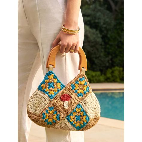 How To Land Three Summer Trends For Less — All In One Spot Wristlet Patterns, Crochet Granny Square Tutorial, Crochet Blanket Chevron, Granny Square Projects, Crochet Granny Square, Handbag Handles, Cute Handbags, Granny Squares Pattern, Granny Square Crochet Pattern